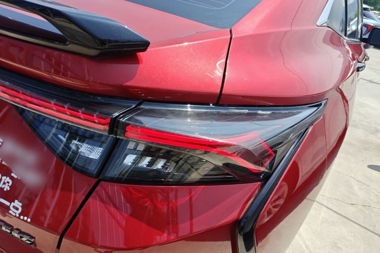 Used Dongfeng Aeolus Yixuan 2021 230T Automatic Zuiying Knight Edition Right Rear Taillight