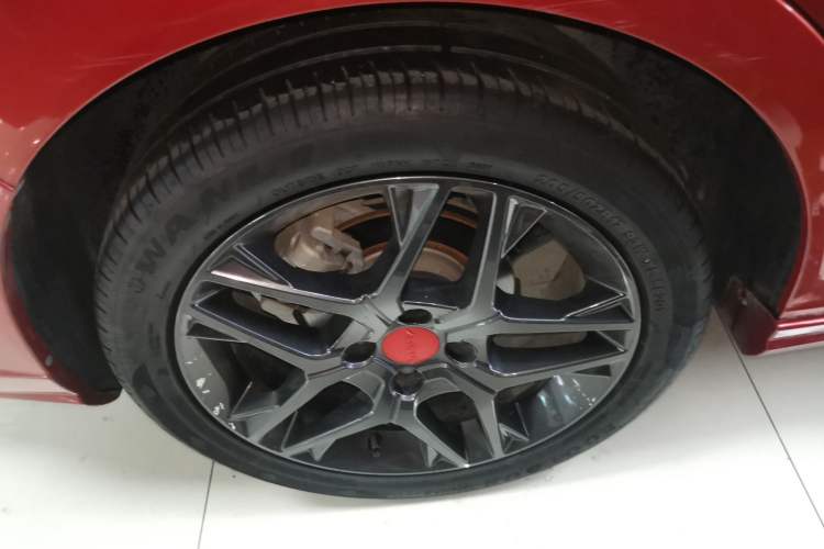 Used Dongfeng Aeolus Yixuan 2021 230T Automatic Hunter Edition Right Rear Wheel Hub