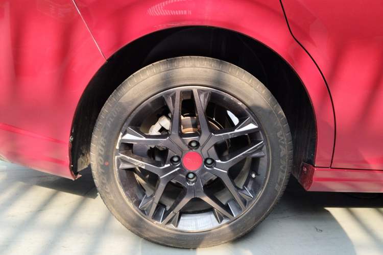 Used Dongfeng Aeolus Yixuan 2021 230T Automatic Hunter Edition Right Rear Wheel Hub