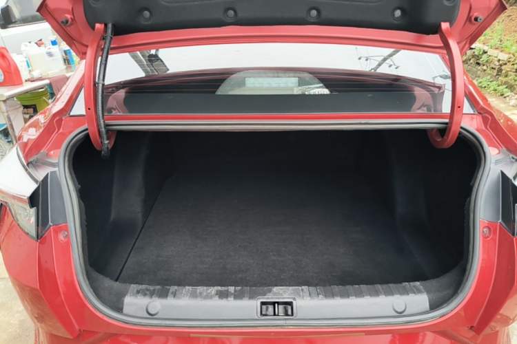 Used Dongfeng Aeolus Yixuan 2021 230T Automatic Zuiying Knight Edition Trunk