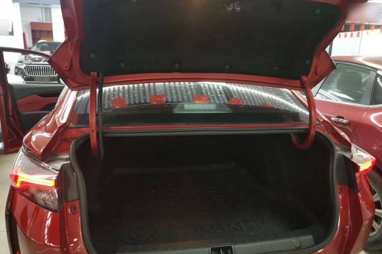 Used Dongfeng Aeolus Yixuan 2021 230T Automatic Hunter Edition Trunk