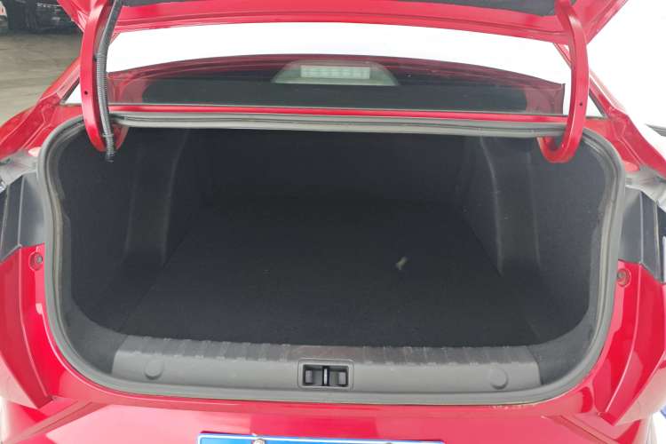 Used Dongfeng Aeolus Yixuan 2021 230T Automatic Zuiying Knight Edition Trunk