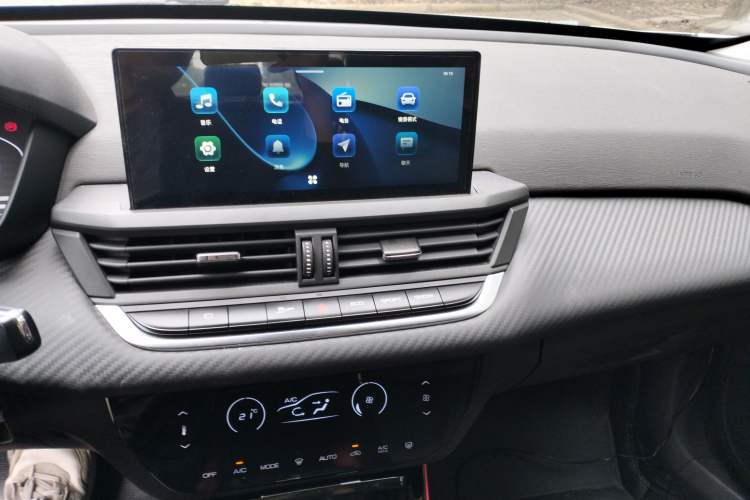 Used Dongfeng Aeolus Yixuan 2021 230T Automatic Dream-Chasing Edition Audio And AC Panel