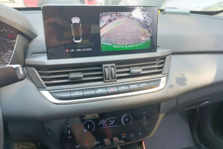 Used Dongfeng Aeolus Yixuan 2021 230T Automatic Glory Edition Audio And AC Panel
