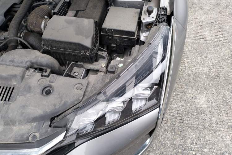 Used Dongfeng Aeolus Yixuan 2021 230T Automatic Dream-Chasing Edition Engine Bay Left
