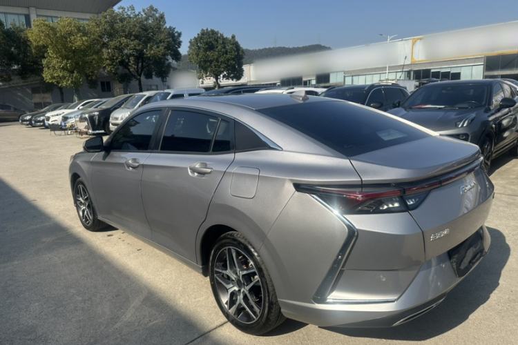 Used Dongfeng Aeolus Yixuan 2021 230T Automatic Dream-Chasing Edition Exterior 3