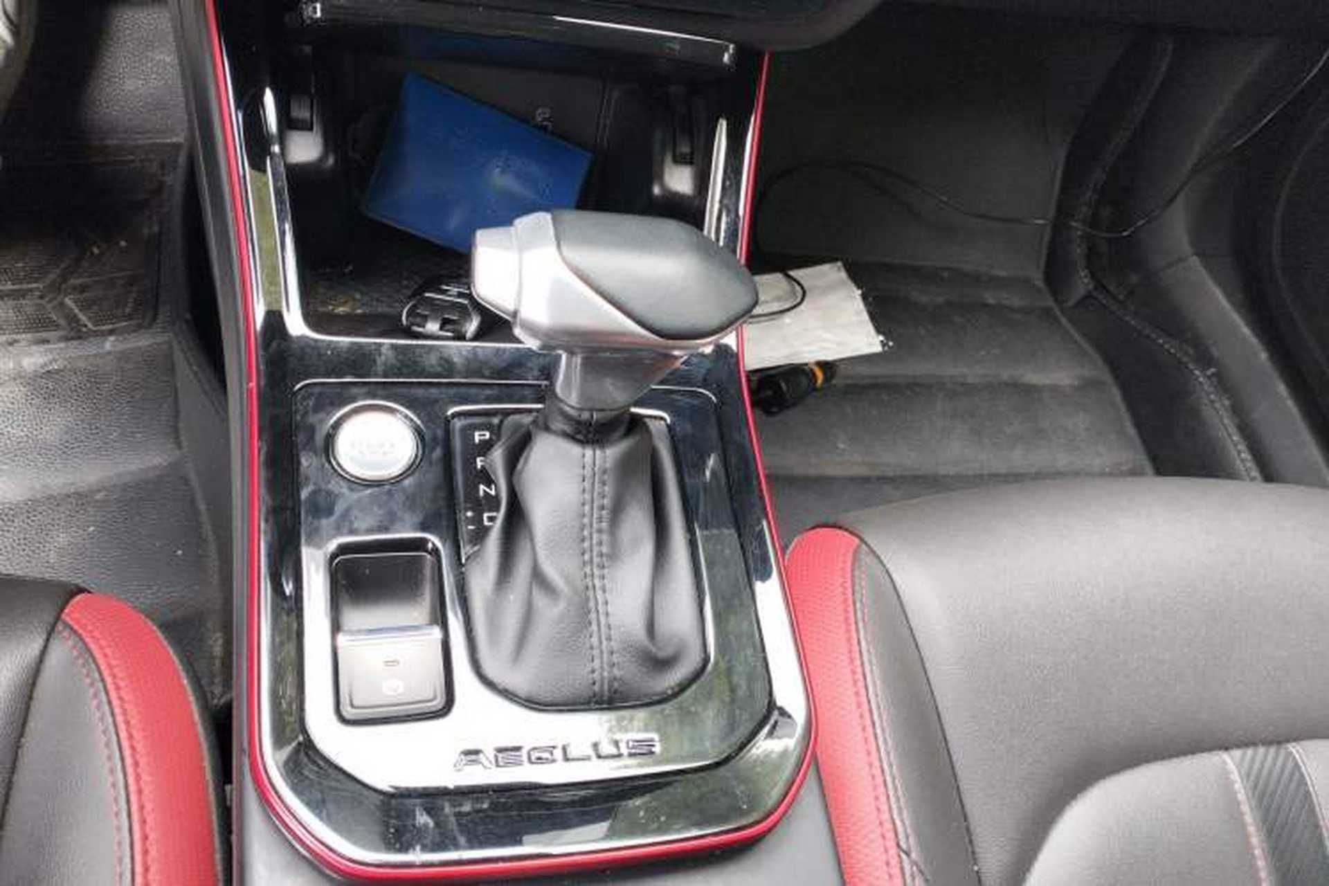 Used Dongfeng Aeolus Yixuan 2021 230T Automatic Dream-Chasing Edition Gear Lever