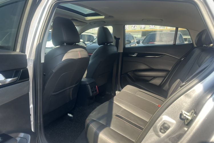Used Dongfeng Aeolus Yixuan 2021 230T Automatic Dream-Chasing Edition Interior 4