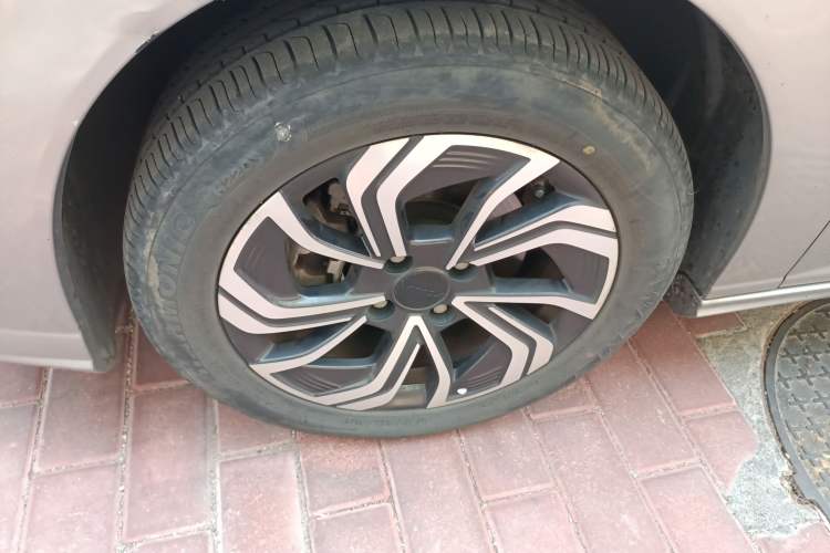 Used Dongfeng Aeolus Yixuan 2021 230T Automatic Glory Edition Left Front Wheel Hub