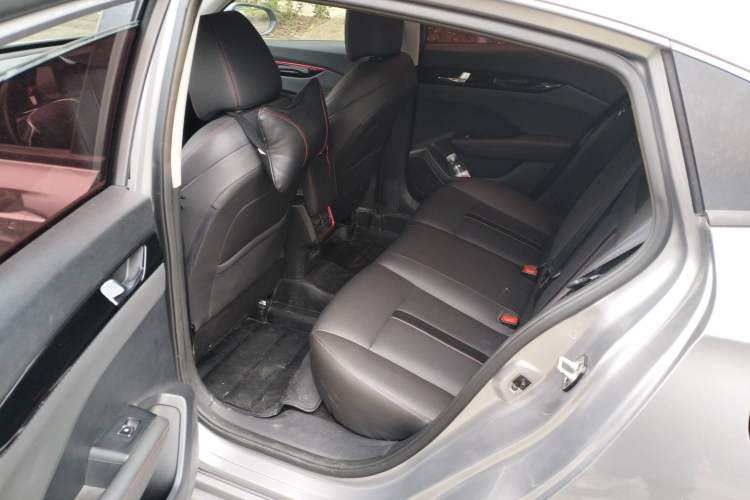 Used Dongfeng Aeolus Yixuan 2021 230T Automatic Dream-Chasing Edition Left Rear Seat
