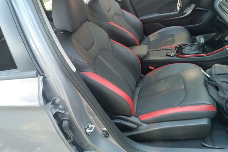 Used Dongfeng Aeolus Yixuan 2021 230T Automatic Glory Edition Right Front Seat