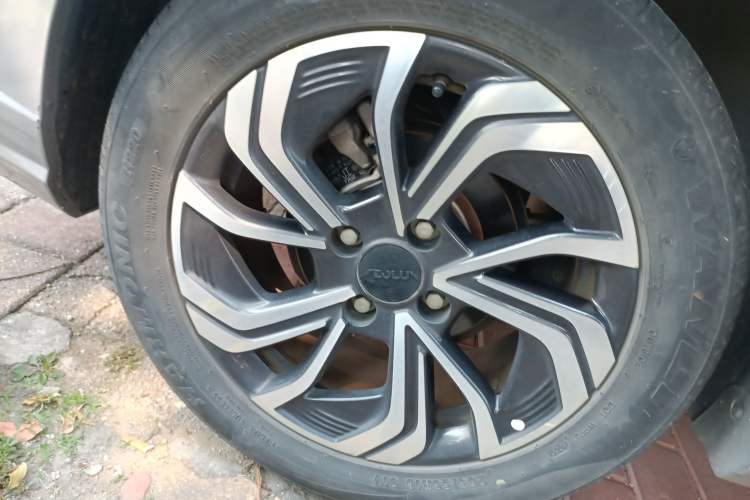 Used Dongfeng Aeolus Yixuan 2021 230T Automatic Glory Edition Right Rear Wheel Hub