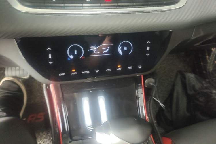 Used Dongfeng Aeolus Yixuan 2021 230T Automatic ZuiFeng Edition Audio And AC Panel