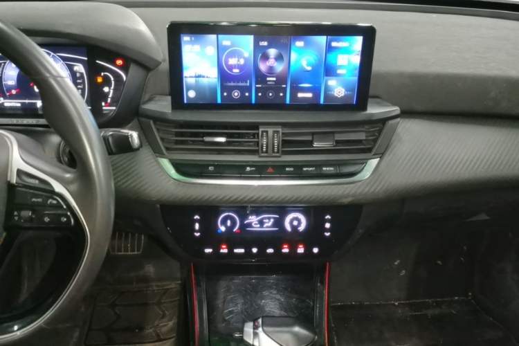 Used Dongfeng Aeolus Yixuan 2021 230T Automatic Glory Edition Audio And AC Panel