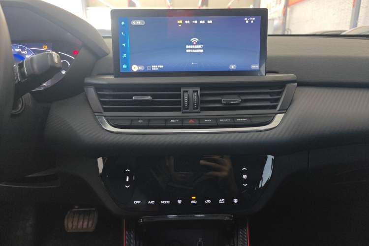 Used Dongfeng Aeolus Yixuan 2021 230T Automatic Chasing Shadow Edition Audio And AC Panel