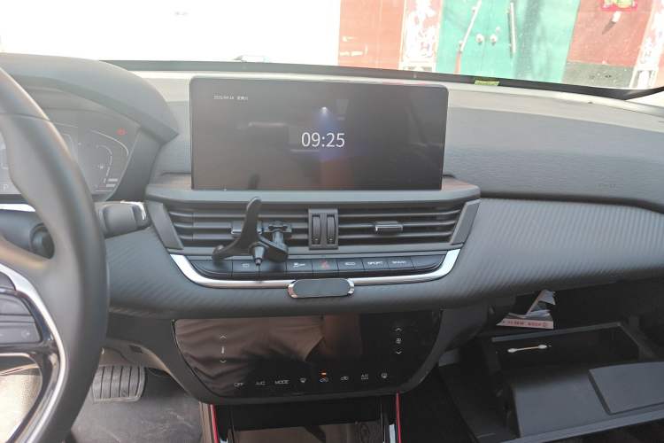 Used Dongfeng Aeolus Yixuan 2021 230T Automatic ZuiFeng Edition Audio And AC Panel