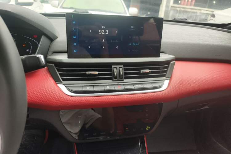Used Dongfeng Aeolus Yixuan 2021 230T Automatic Dream-Chasing Rider Edition Audio And AC Panel