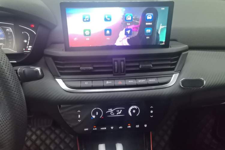 Used Dongfeng Aeolus Yixuan 2021 230T Automatic Chasing Shadow Edition Audio And AC Panel
