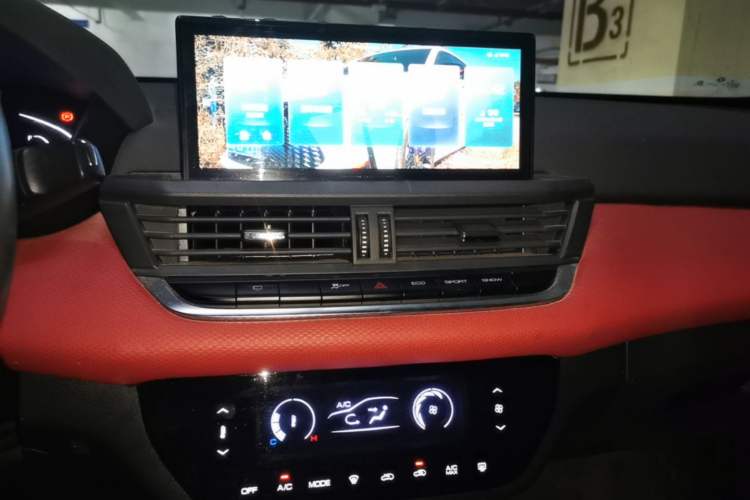 Used Dongfeng Aeolus Yixuan 2021 230T Automatic Zuiying Knight Edition Audio And AC Panel