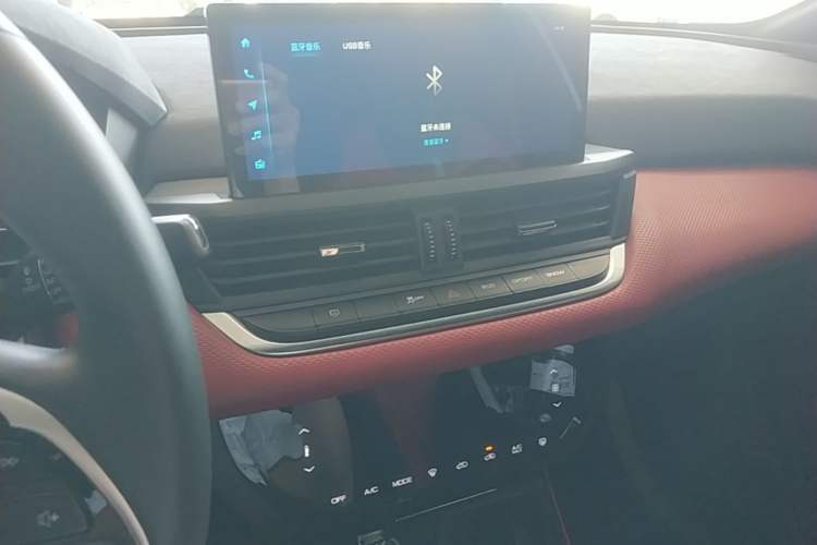 Used Dongfeng Aeolus Yixuan 2021 230T Automatic Zuiying Knight Edition Audio And AC Panel