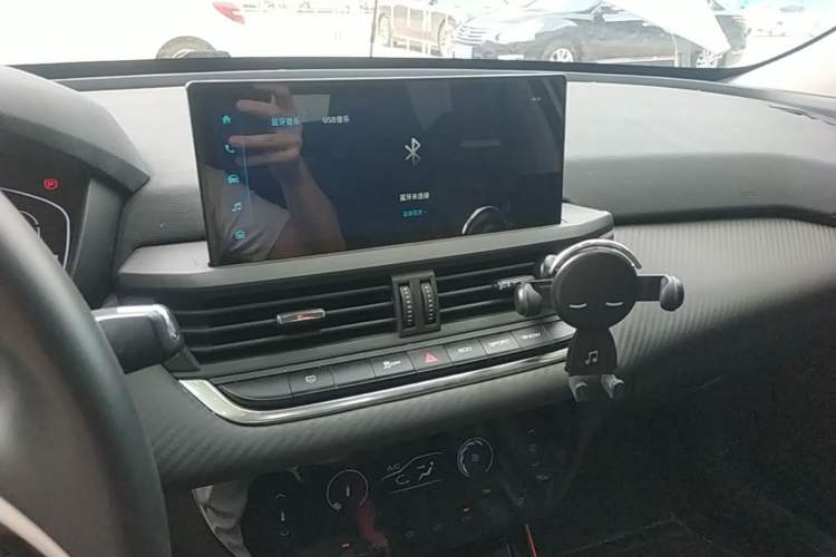Used Dongfeng Aeolus Yixuan 2021 230T Automatic Chasing Shadow Edition Audio And AC Panel