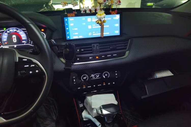 Used Dongfeng Aeolus Yixuan 2021 230T Automatic Dream-Chasing Edition Audio And AC Panel
