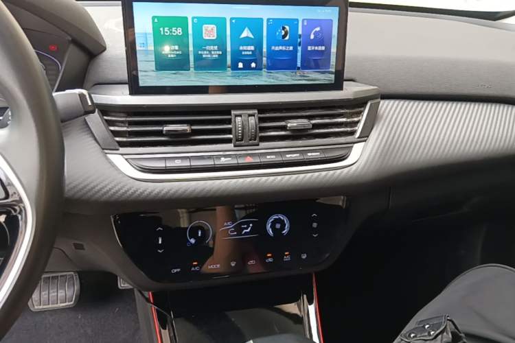 Used Dongfeng Aeolus Yixuan 2021 230T Automatic Chasing Shadow Edition Audio And AC Panel