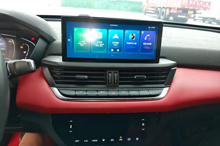 Used Dongfeng Aeolus Yixuan 2021 230T Automatic Chasing Shadow Edition Audio And AC Panel