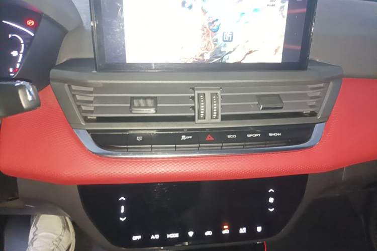 Used Dongfeng Aeolus Yixuan 2021 230T Automatic Zuiying Knight Edition Audio And AC Panel