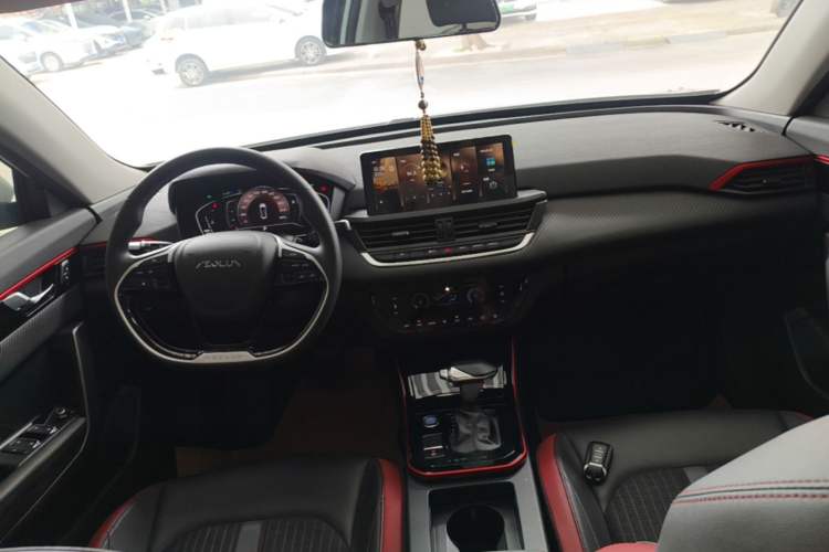 Used Dongfeng Aeolus Yixuan 2021 230T Automatic ZuiFeng Edition Center Console