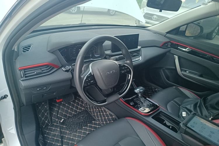 Used Dongfeng Aeolus Yixuan 2021 230T Automatic Chasing Shadow Edition Center Console