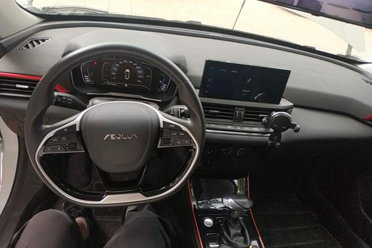 Used Dongfeng Aeolus Yixuan 2021 230T Automatic Chasing Shadow Edition Center Console