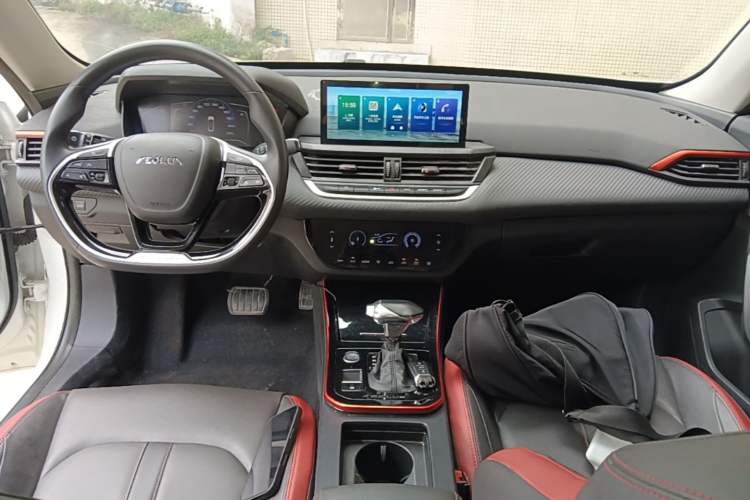 Used Dongfeng Aeolus Yixuan 2021 230T Automatic Chasing Shadow Edition Center Console