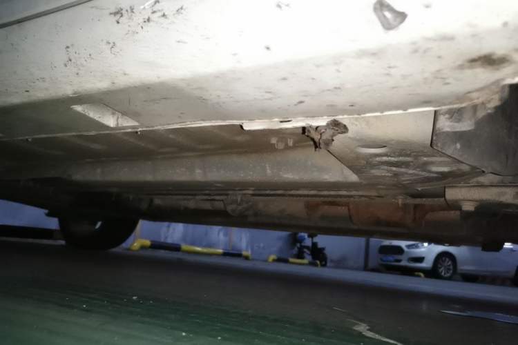 Used Dongfeng Aeolus Yixuan 2021 230T Automatic Zuiying Knight Edition Chassis Front Right