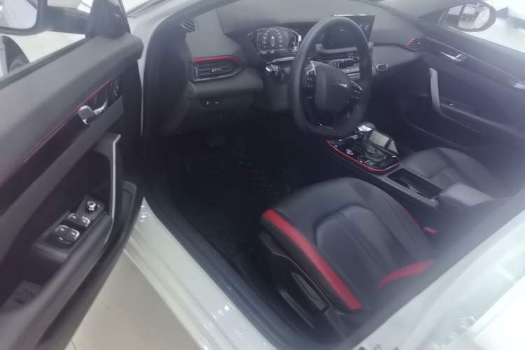 Used Dongfeng Aeolus Yixuan 2021 230T Automatic Chasing Shadow Edition Driver Seat