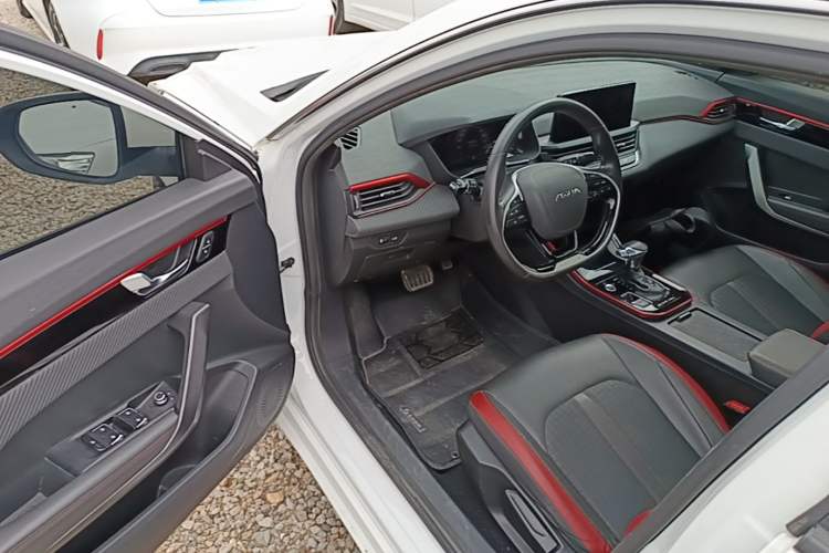 Used Dongfeng Aeolus Yixuan 2021 230T Automatic Glory Edition Driver Seat