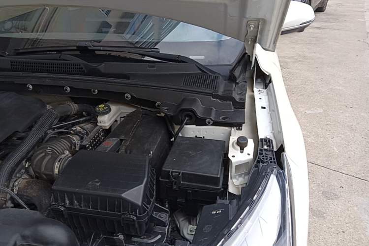 Used Dongfeng Aeolus Yixuan 2021 230T Automatic Chasing Shadow Edition Engine Bay Left