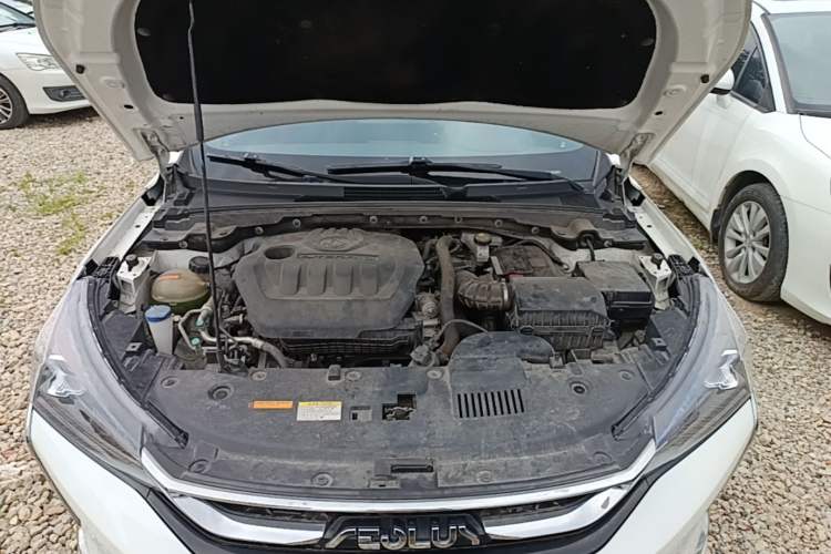 Used Dongfeng Aeolus Yixuan 2021 230T Automatic Glory Edition Engine Bay