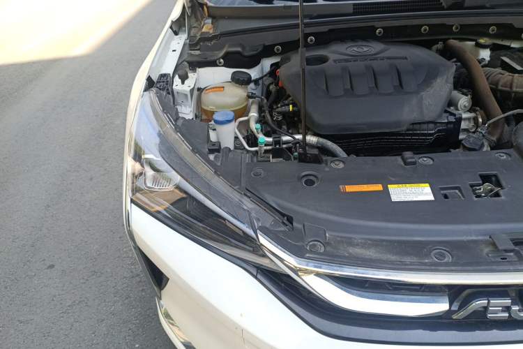 Used Dongfeng Aeolus Yixuan 2021 230T Automatic Zuiqing Edition Engine Bay Right