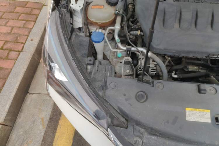Used Dongfeng Aeolus Yixuan 2021 230T Automatic Zuiqing Edition Engine Bay Right