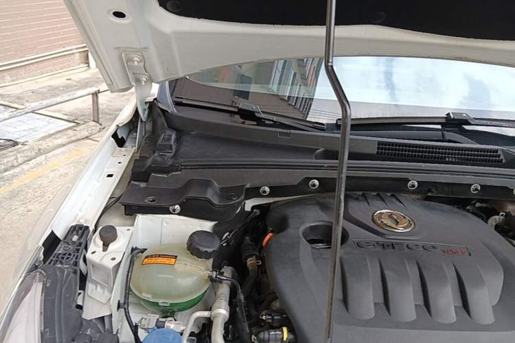 Used Dongfeng Aeolus Yixuan 2021 230T Automatic Chasing Shadow Edition Engine Bay Right