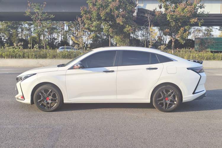 Used Dongfeng Aeolus Yixuan 2021 230T Automatic Zuiying Knight Edition Exterior 4