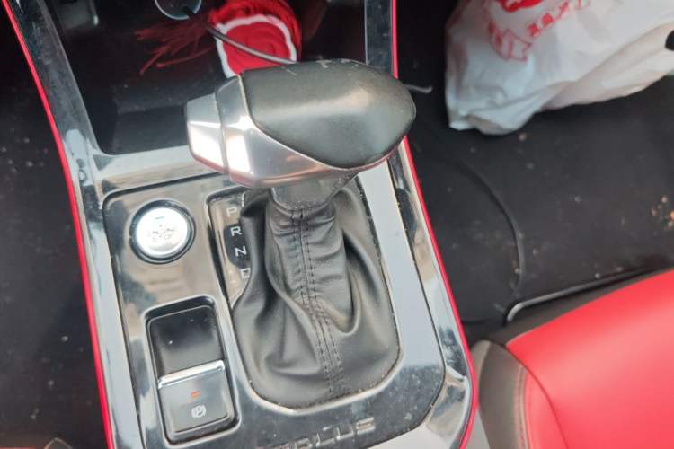 Used Dongfeng Aeolus Yixuan 2021 230T Automatic Zuiying Knight Edition Gear Lever