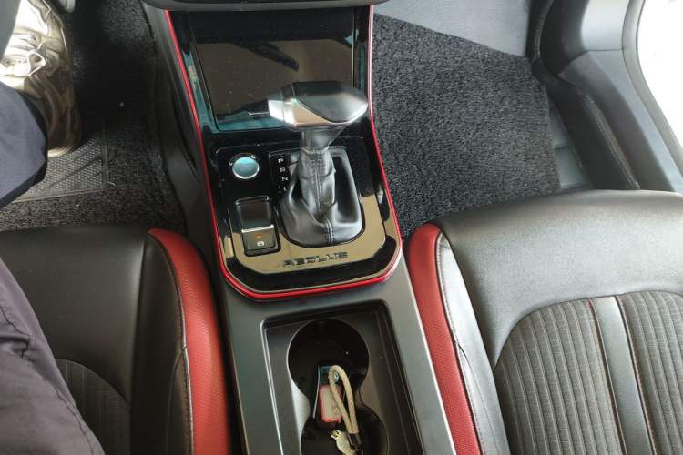 Used Dongfeng Aeolus Yixuan 2021 230T Automatic Zuiqing Edition Gear Lever