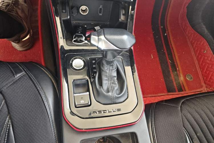 Used Dongfeng Aeolus Yixuan 2021 230T Automatic Chasing Shadow Edition Gear Lever