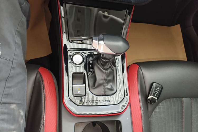 Used Dongfeng Aeolus Yixuan 2021 230T Automatic ZuiFeng Edition Gear Lever