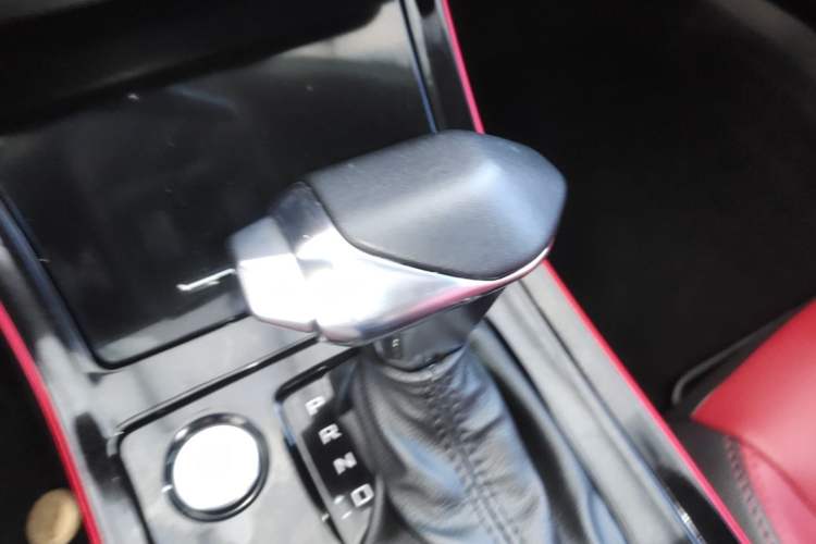 Used Dongfeng Aeolus Yixuan 2021 230T Automatic Zuiying Knight Edition Gear Lever