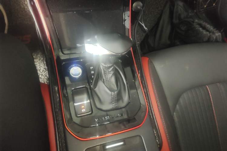 Used Dongfeng Aeolus Yixuan 2021 230T Automatic ZuiFeng Edition Gear Lever