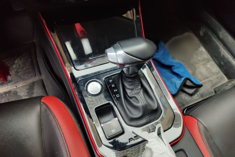 Used Dongfeng Aeolus Yixuan 2021 230T Automatic Zuiqing Edition Gear Lever