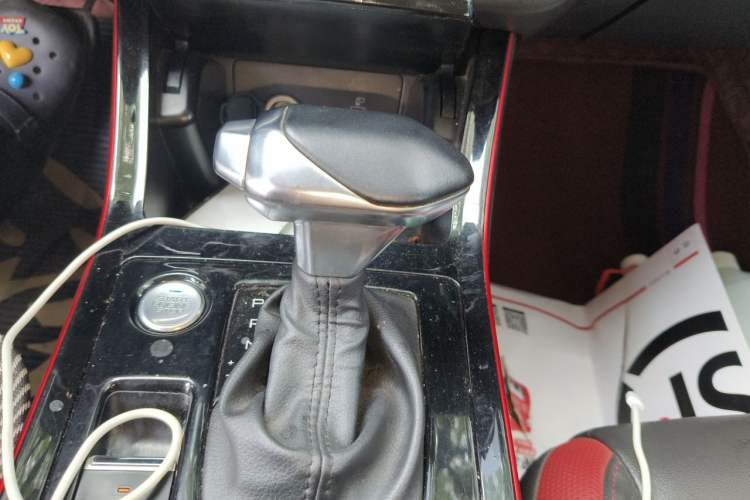 Used Dongfeng Aeolus Yixuan 2021 230T Automatic Zuiqing Edition Gear Lever